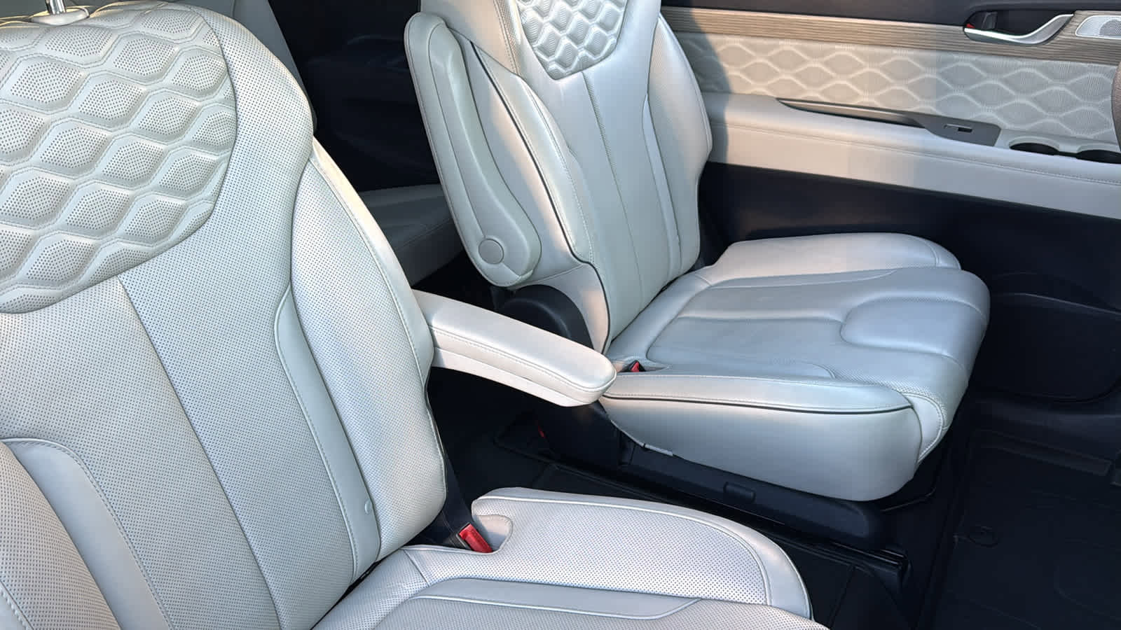 Used 2022 Hyundai Palisade Calligraphy w/ Cargo Package image 51