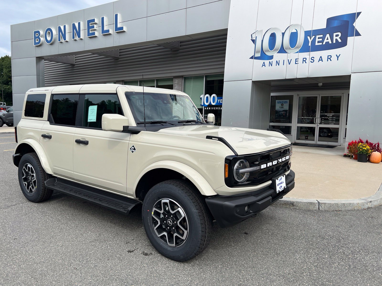 New 2026 Ford Bronco Outer Banks AWD/4WD image 1