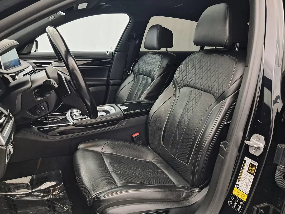 Used 2019 BMW 750i xDrive w/ M Sport Package AWD/4WD image 8