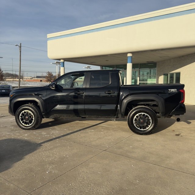 Used 2024 Toyota Tacoma TRD Off-Road image 6