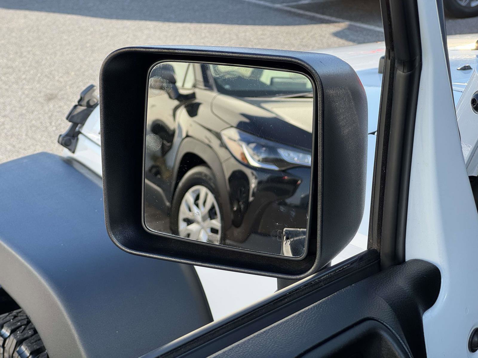 Used 2017 Jeep Wrangler Rubicon w/ Power Convenience Group image 16