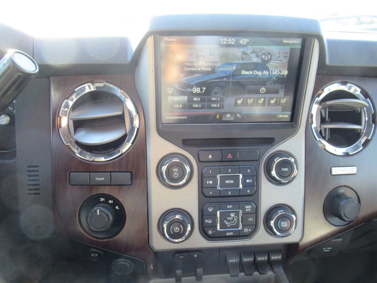 Used 2016 Ford F350 Lariat w/ Lariat Interior Package image 24