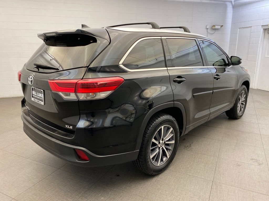 Used 2017 Toyota Highlander XLE w/ Carpet Mat Package FWD image 6