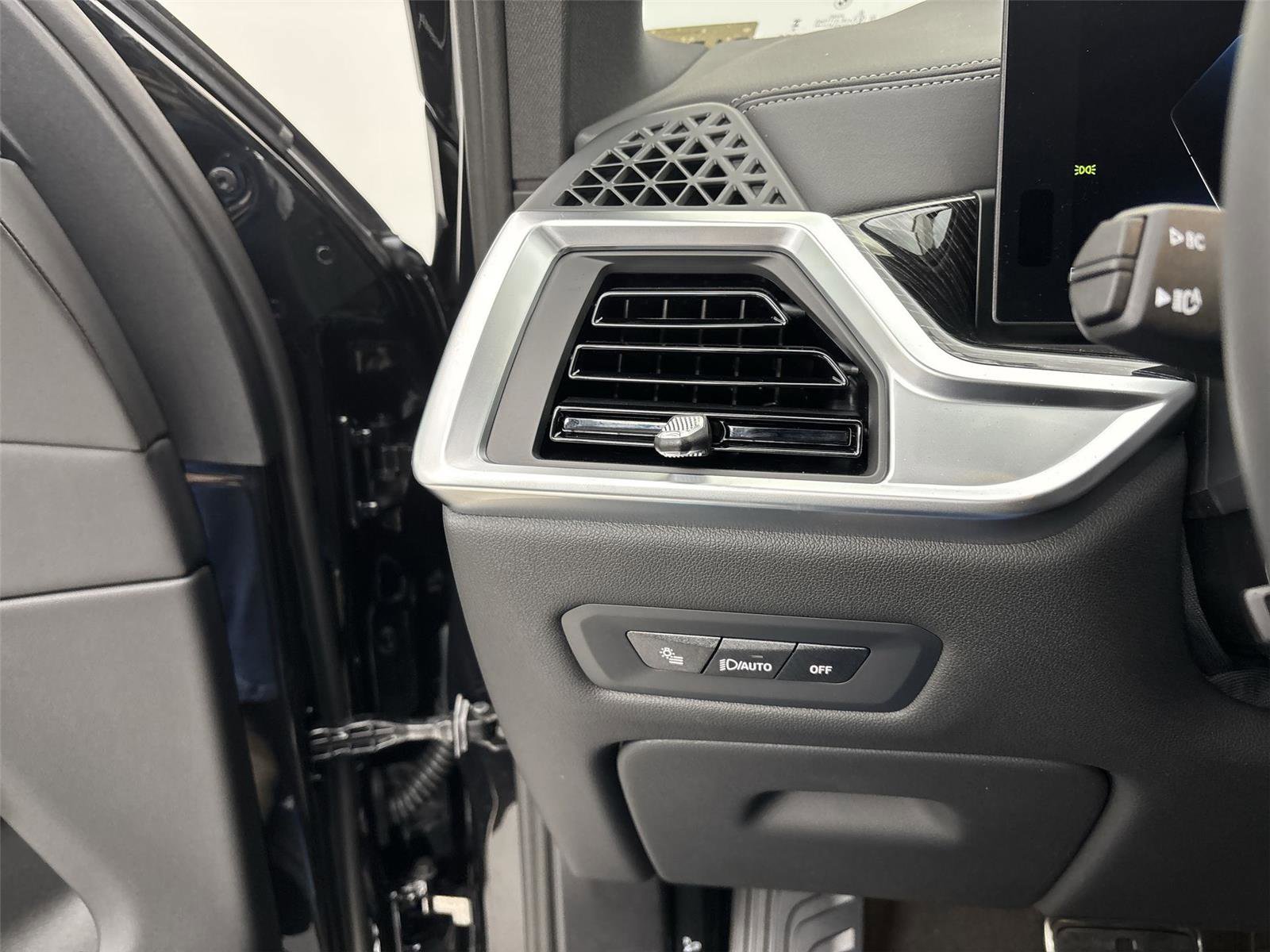 New 2026 BMW X5 xDrive50e image 31