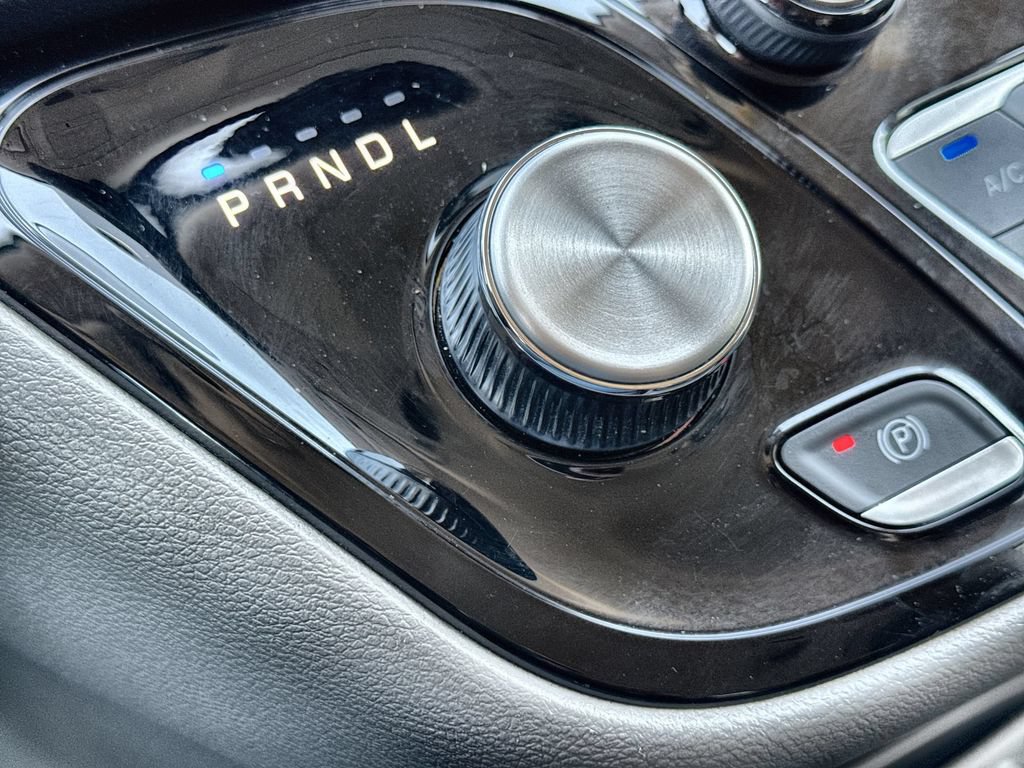 Used 2023 Chrysler Pacifica Touring-L FWD image 19