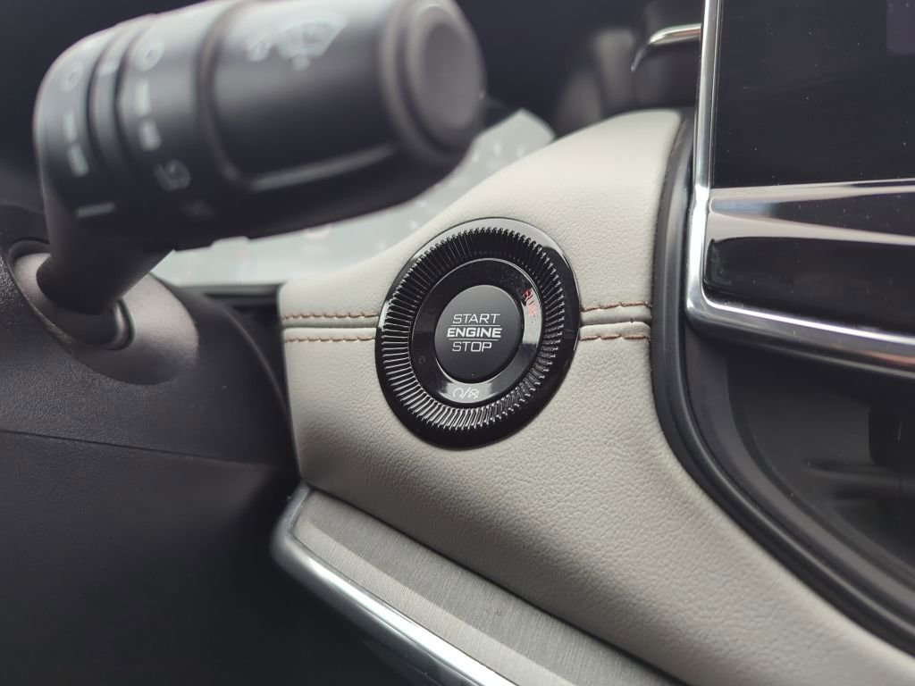 Used 2022 Jeep Compass Limited image 27