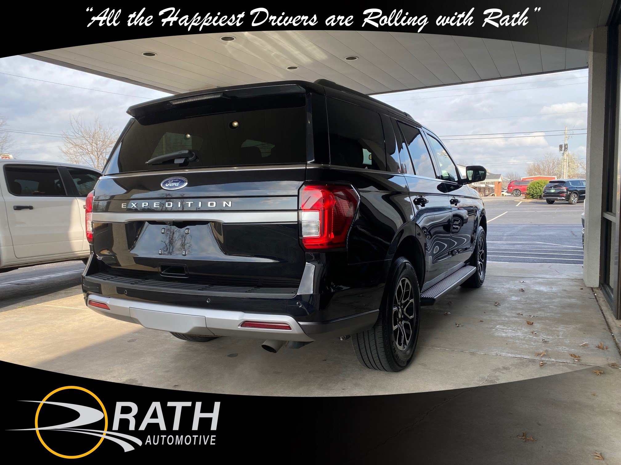 Used 2024 Ford Expedition XLT AWD/4WD image 9