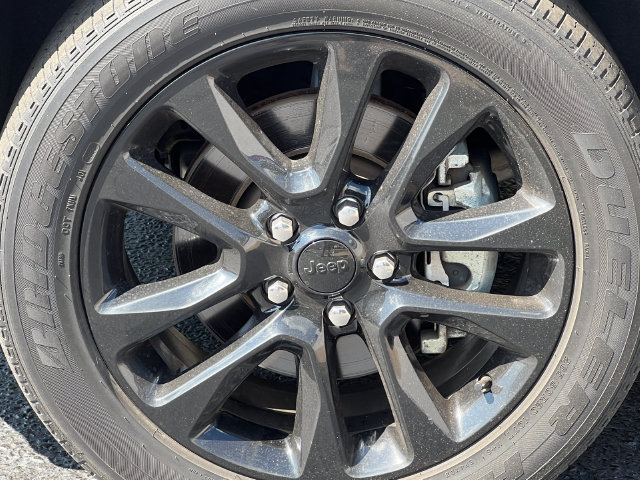 Used 2021 Jeep Grand Cherokee Laredo X AWD/4WD image 7