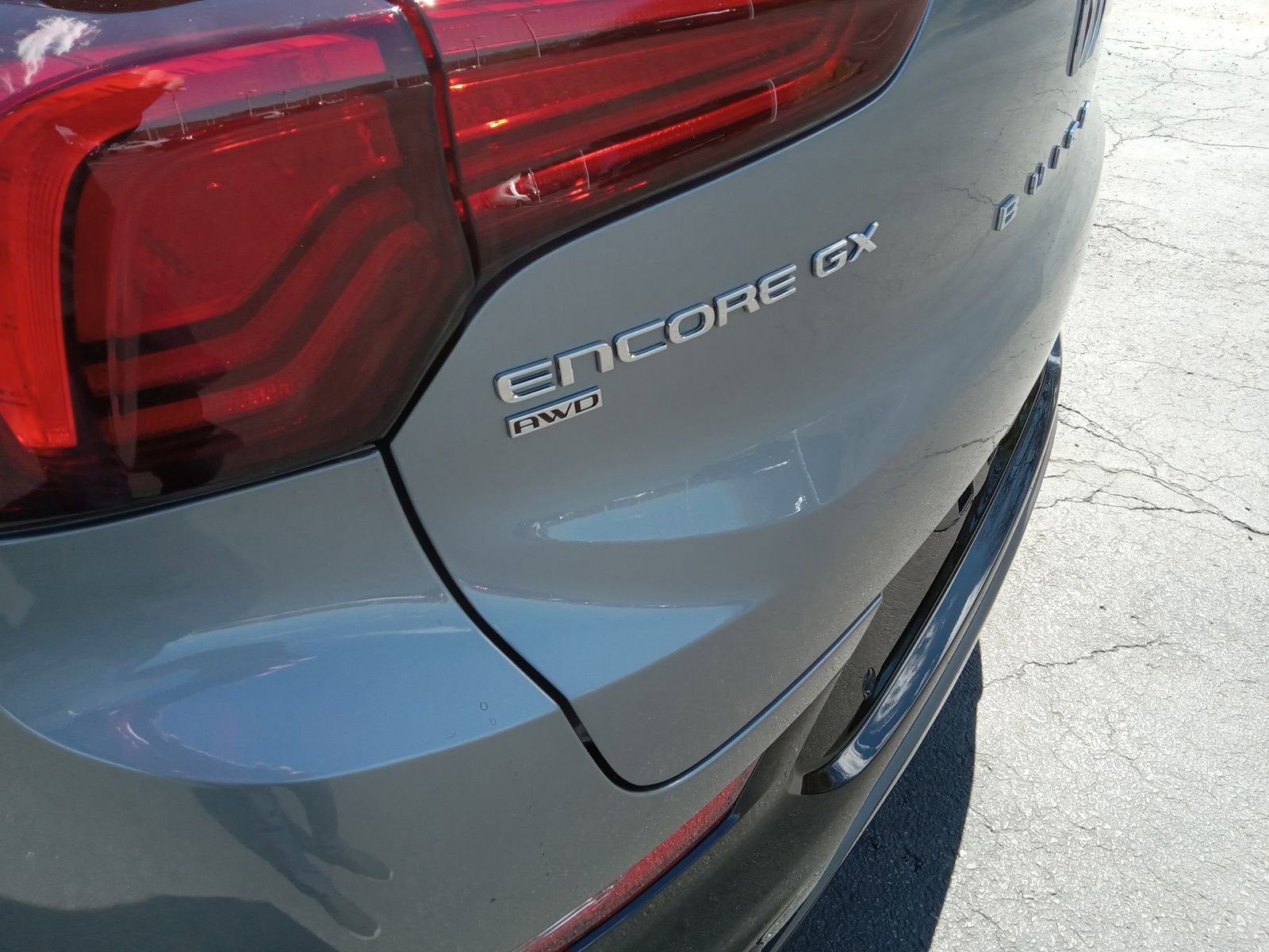 Used 2025 Buick Encore GX Sport Touring w/ Advanced Technology Package AWD/4WD image 8