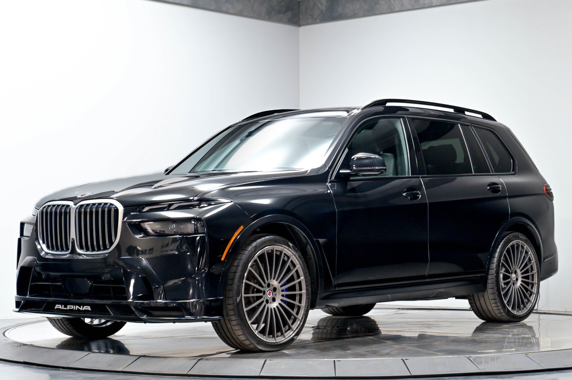Used 2023 BMW ALPINA XB7 AWD/4WD image 2
