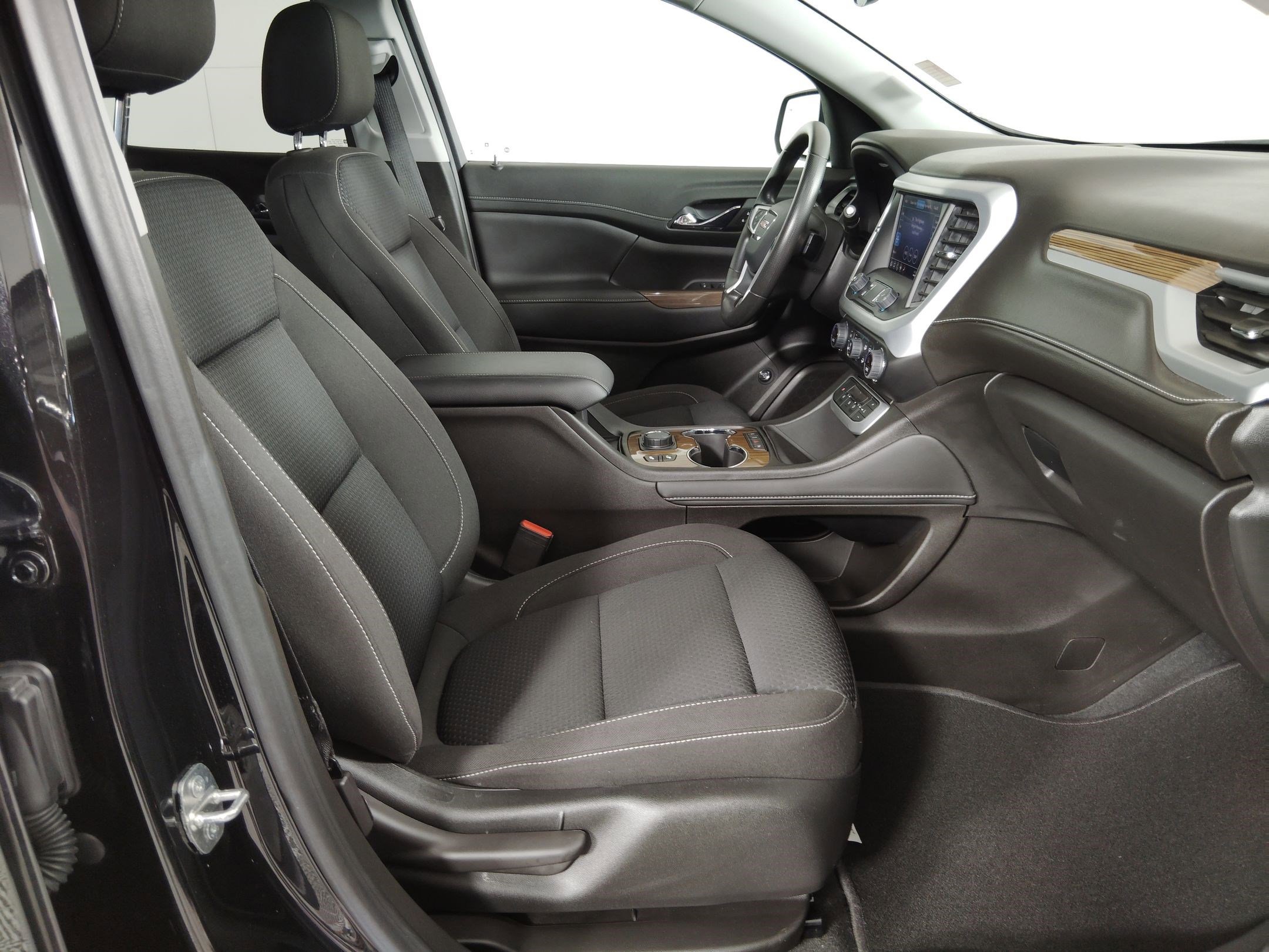 Used 2023 GMC Acadia SLE w/ Driver Convenience Package image 29