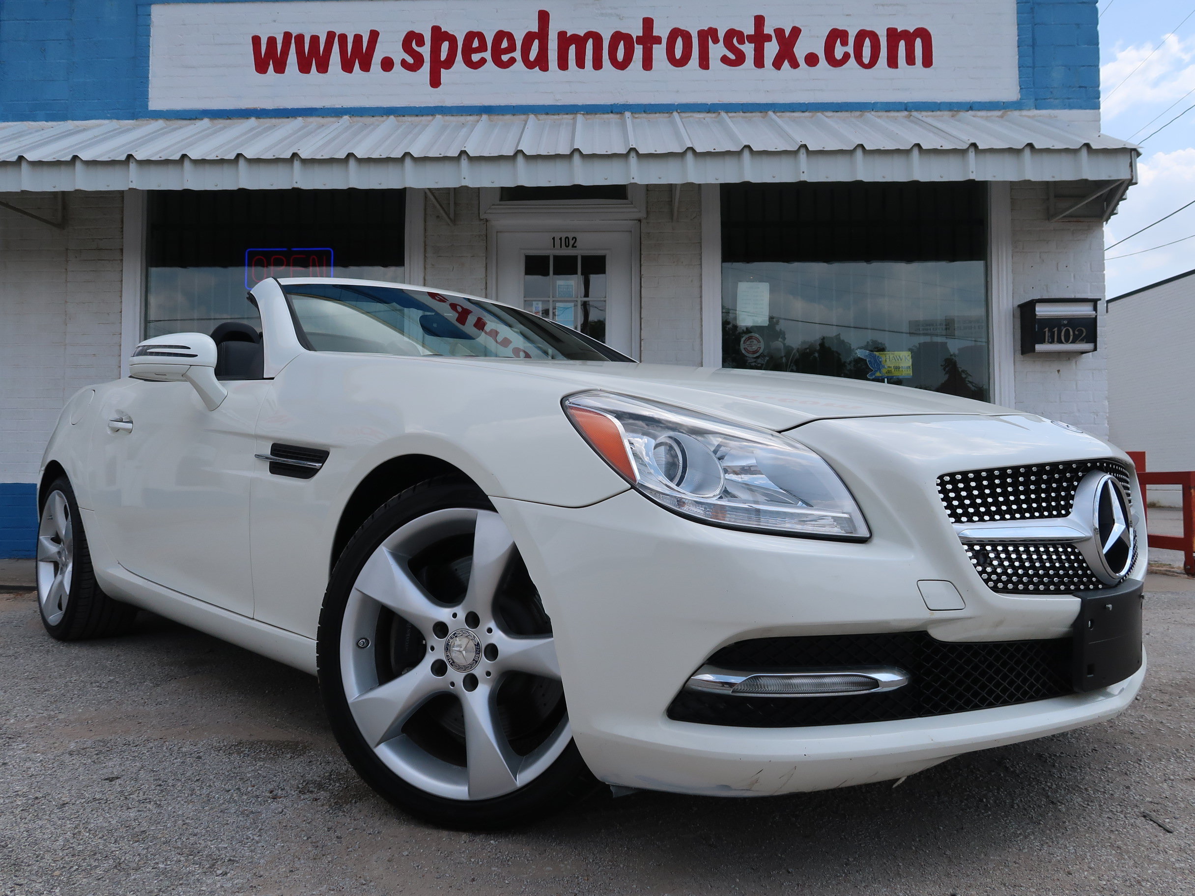 Used 2012 Mercedes-Benz SLK 350 image 2
