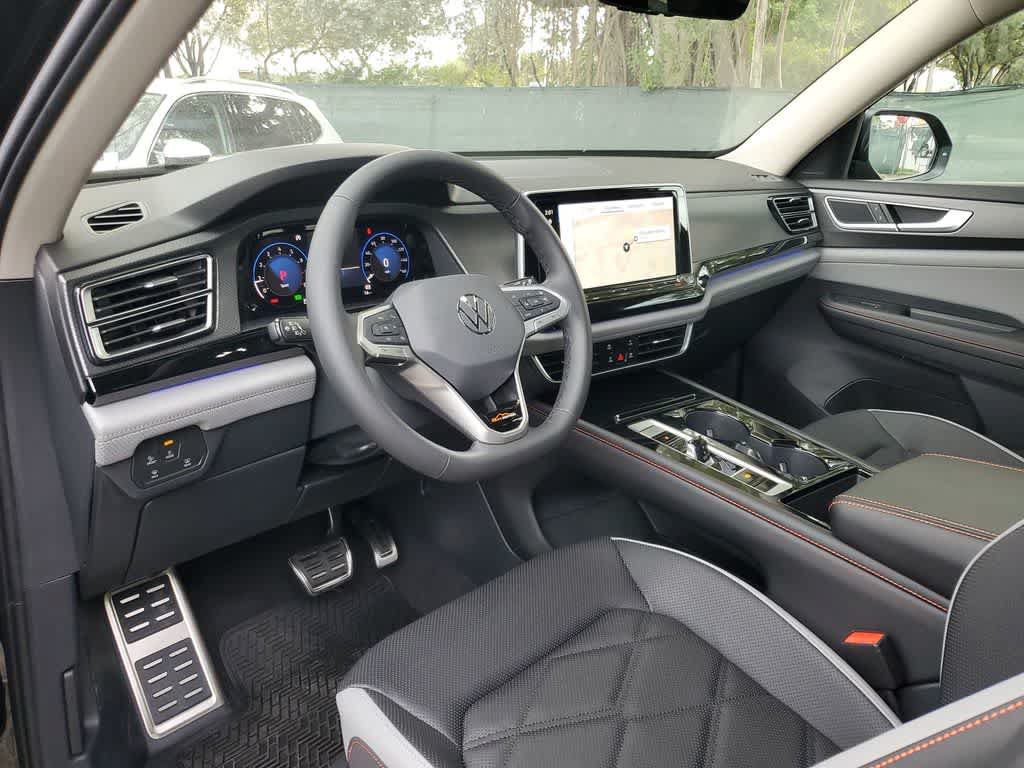 Certified 2024 Volkswagen Atlas Peak Edition SEL AWD/4WD image 18