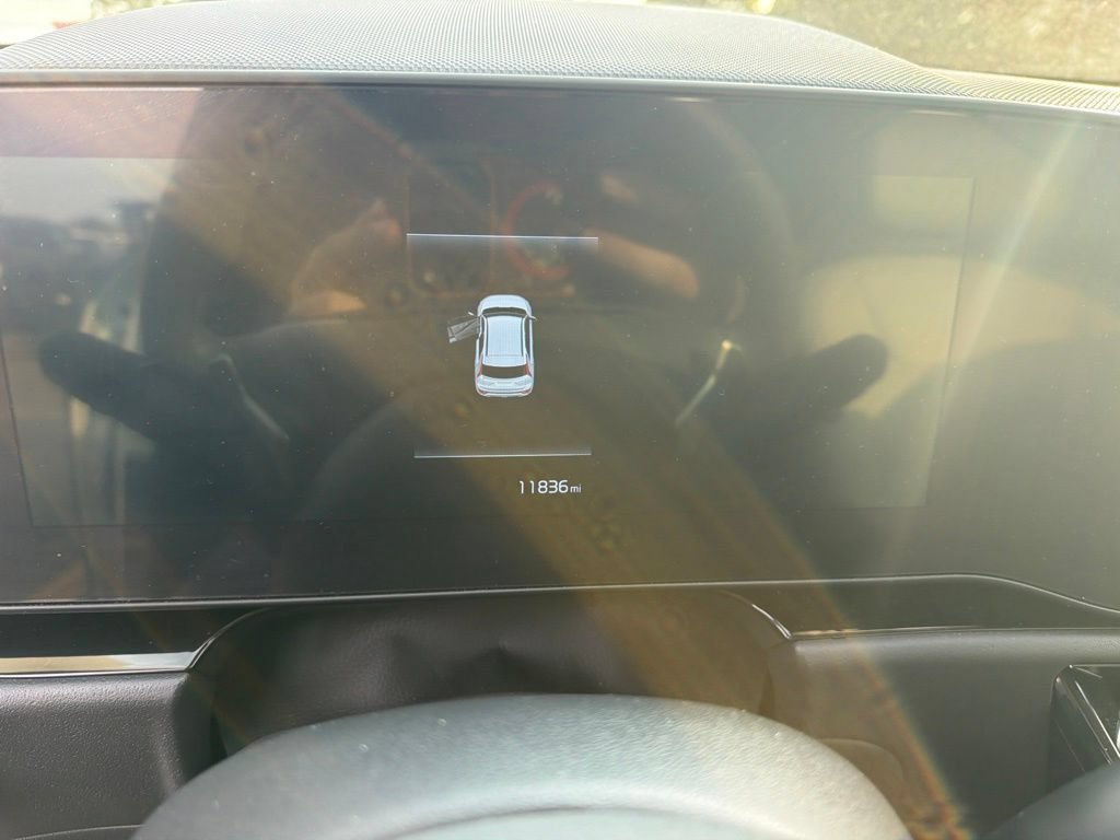 Used 2025 Kia Niro EX Touring FWD image 3