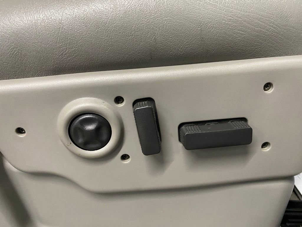 Used 2004 Chevrolet Silverado 3500 LT image 46