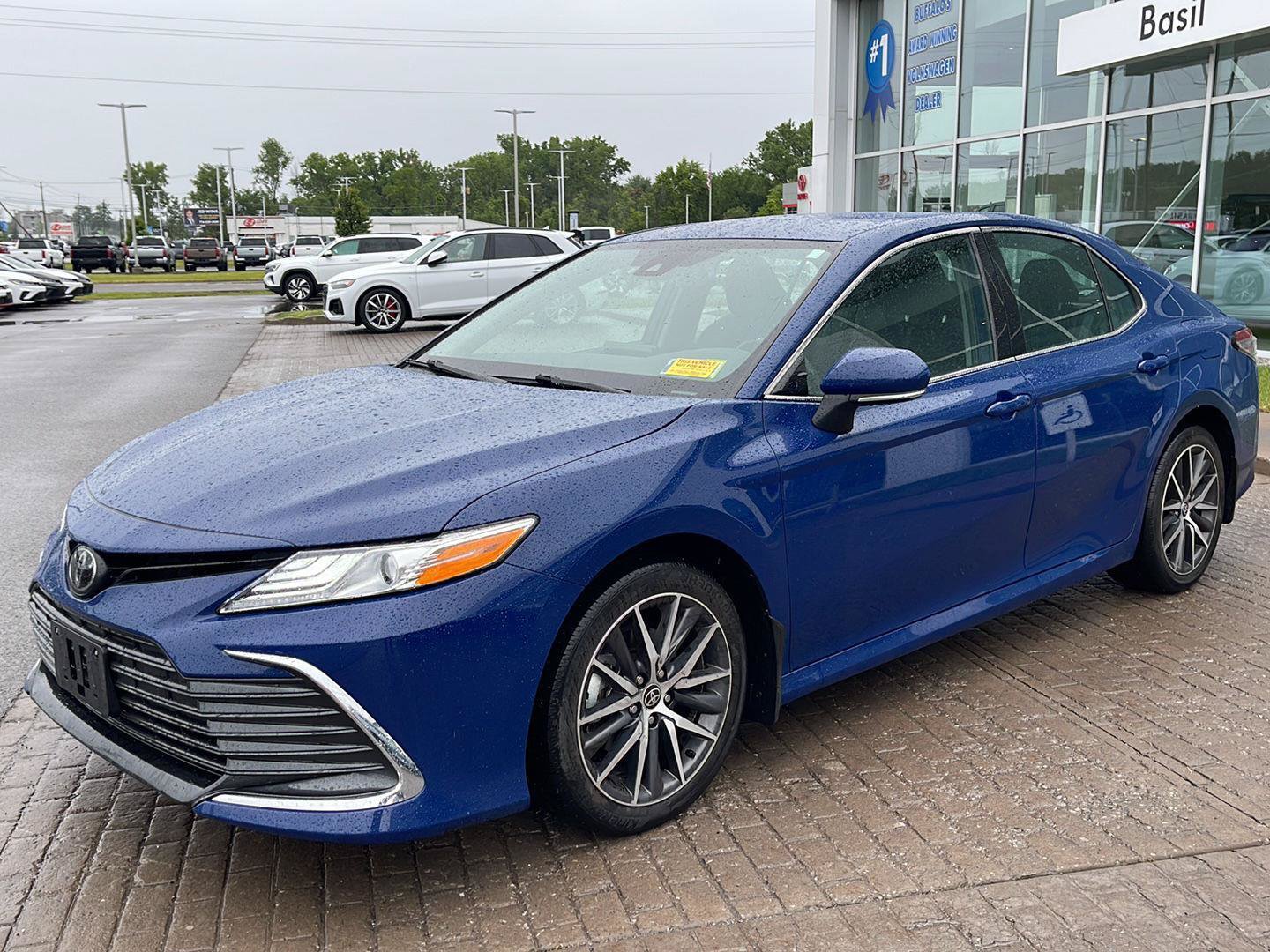 Used 2023 Toyota Camry XLE AWD/4WD image 3