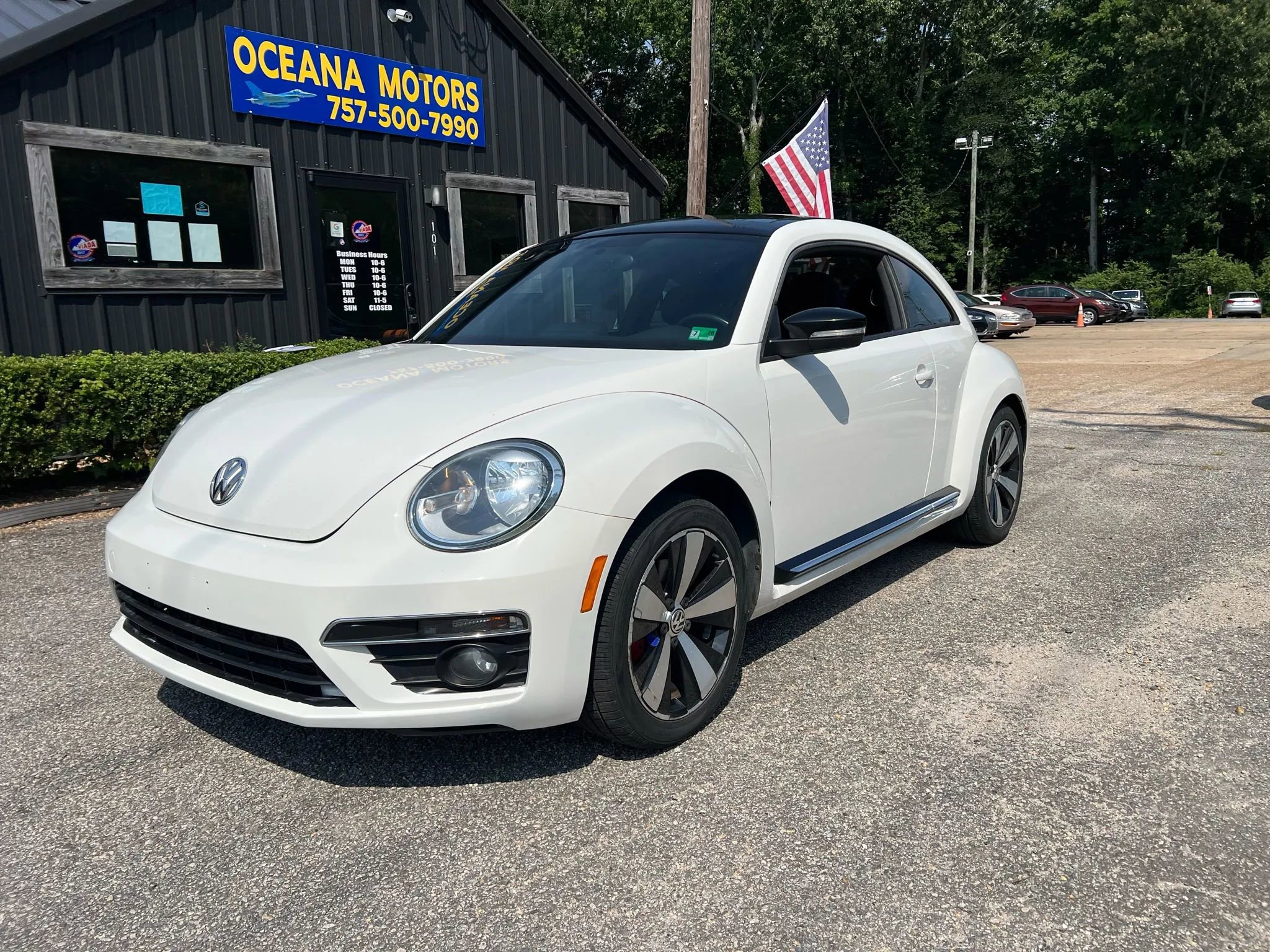 Used 2013 Volkswagen Beetle 2.0T image 9