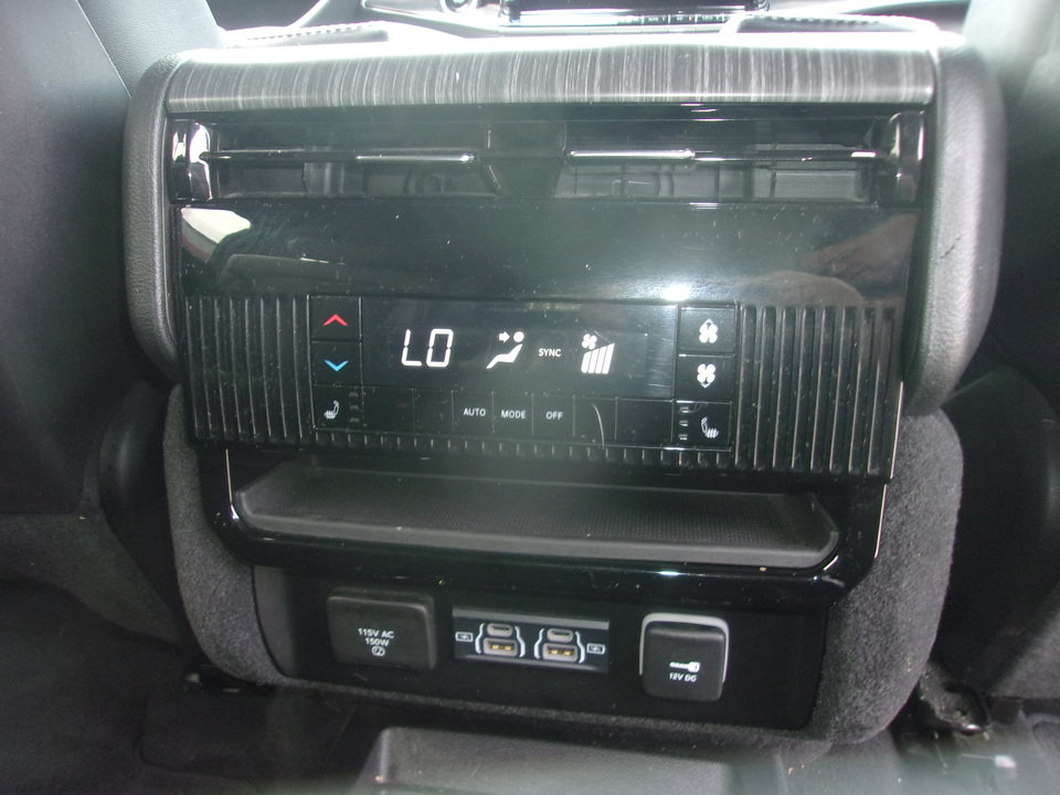 Used 2024 Jeep Wagoneer Series III w/ Flexible Seating Group AWD/4WD image 23