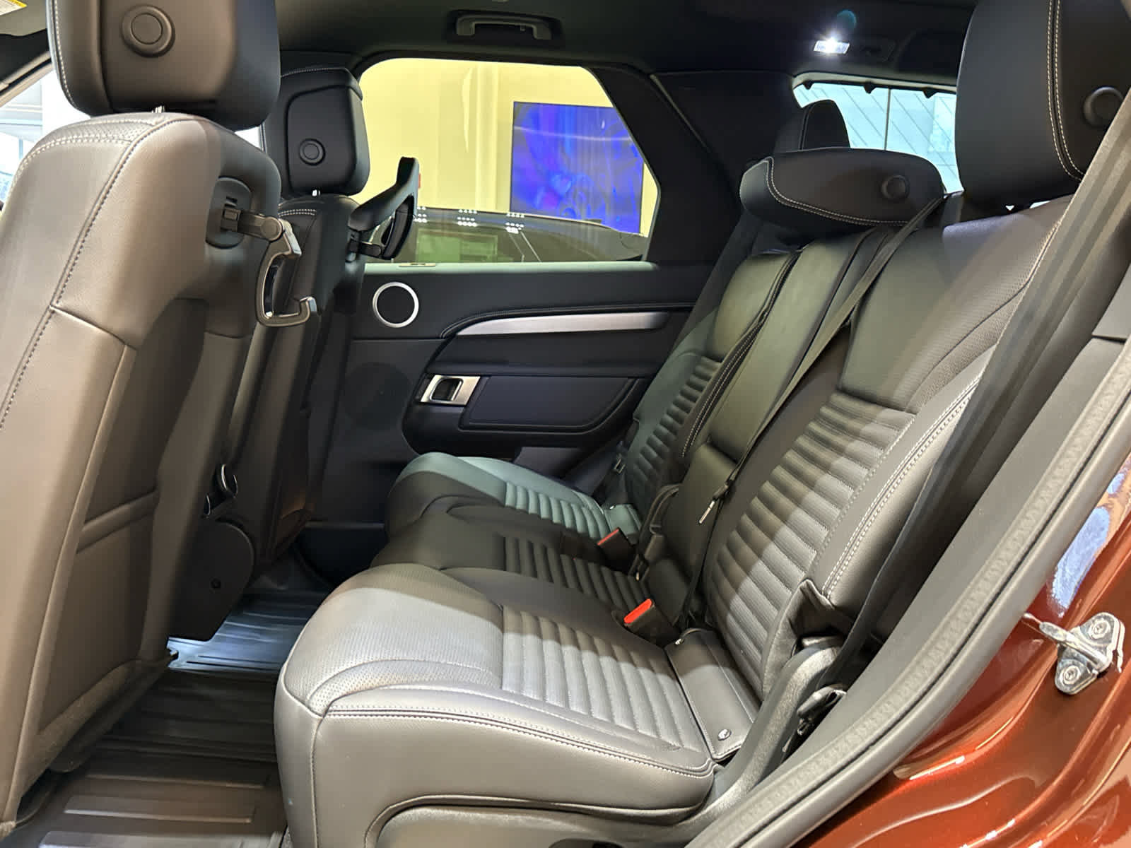 New 2026 Land Rover Discovery Limited Edition image 15