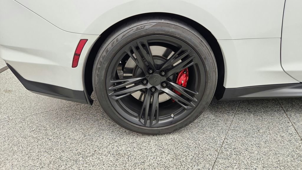 Used 2021 Chevrolet Camaro ZL1 RWD image 23