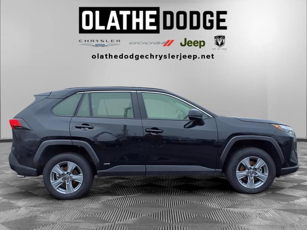 Used 2025 Toyota RAV4 LE image 27