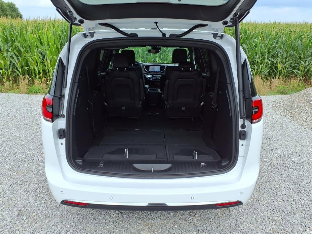 New 2025 Chrysler Pacifica Select image 31