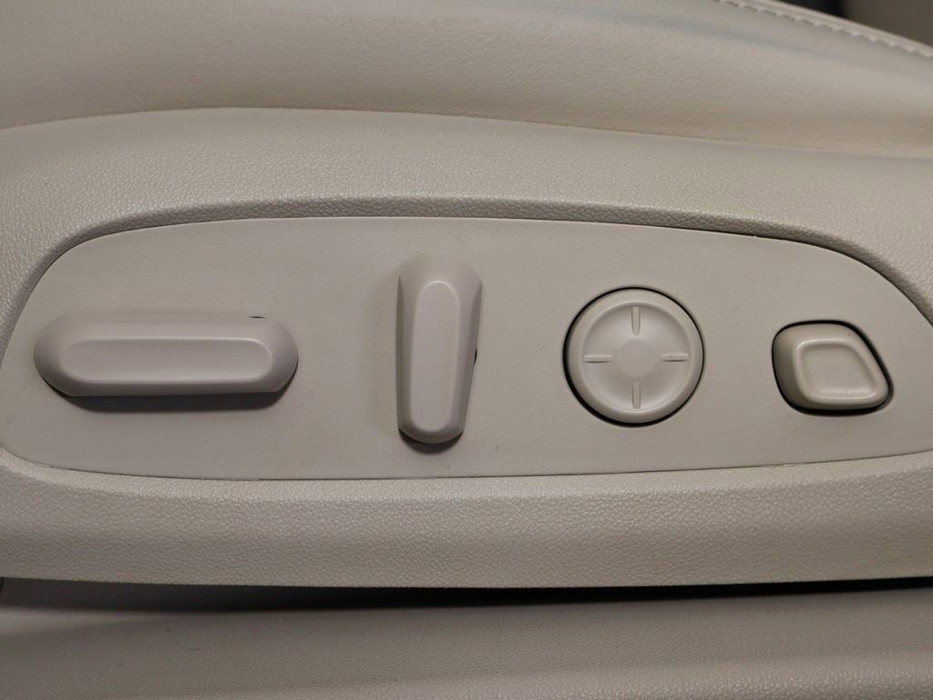 Used 2022 Buick Enclave Avenir w/ Avenir Technology Package image 36