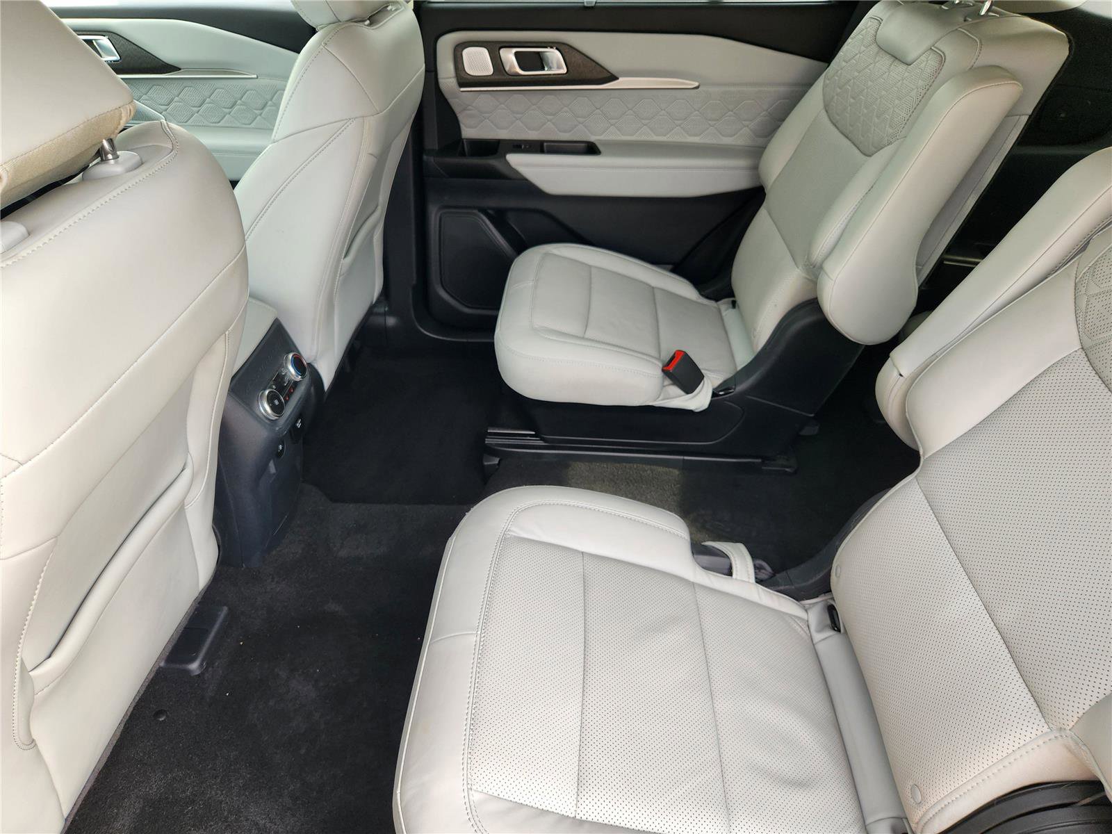 Used 2025 Ford Explorer Platinum w/ Ultimate Package RWD image 26