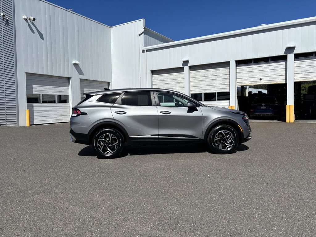 Used 2025 Kia Sportage LX AWD/4WD image 8