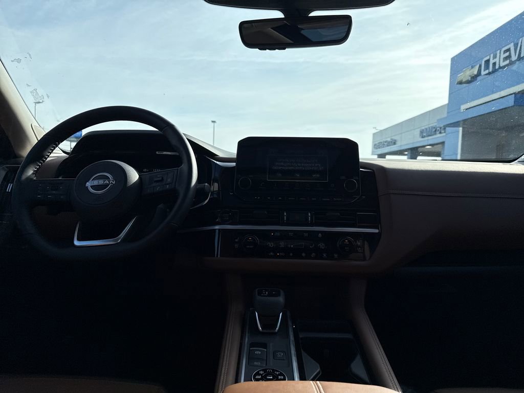 Used 2025 Nissan Pathfinder Platinum image 15