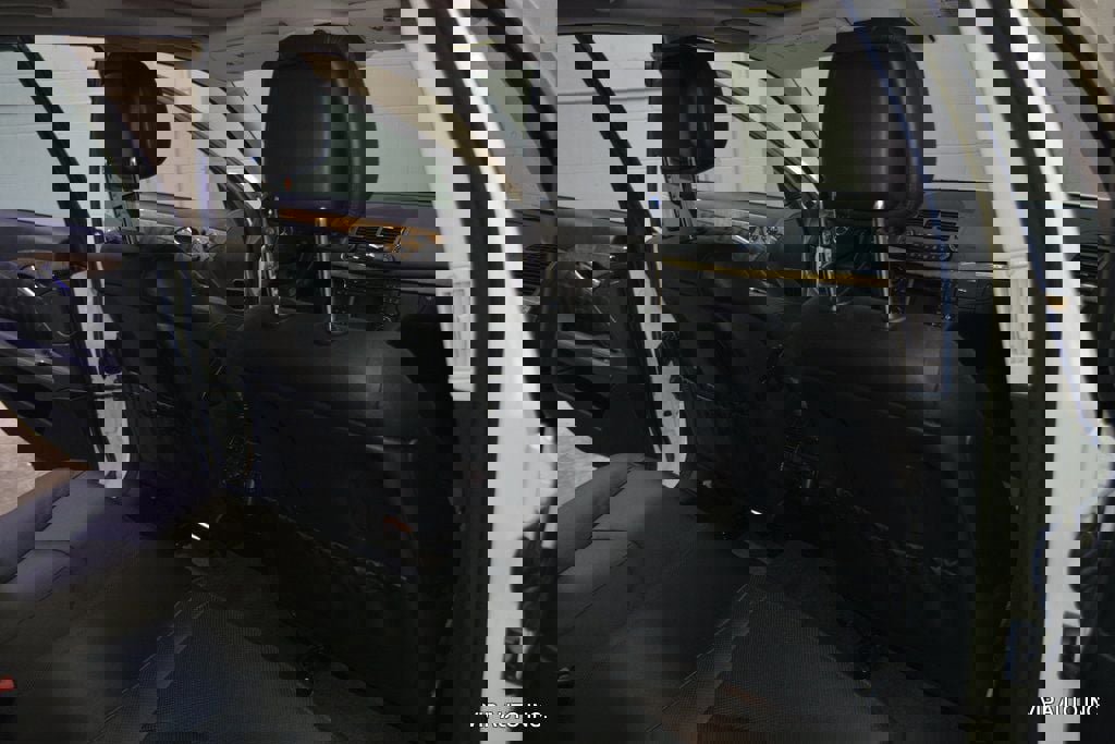 Used 2009 Mercedes-Benz E 550 Sedan image 18