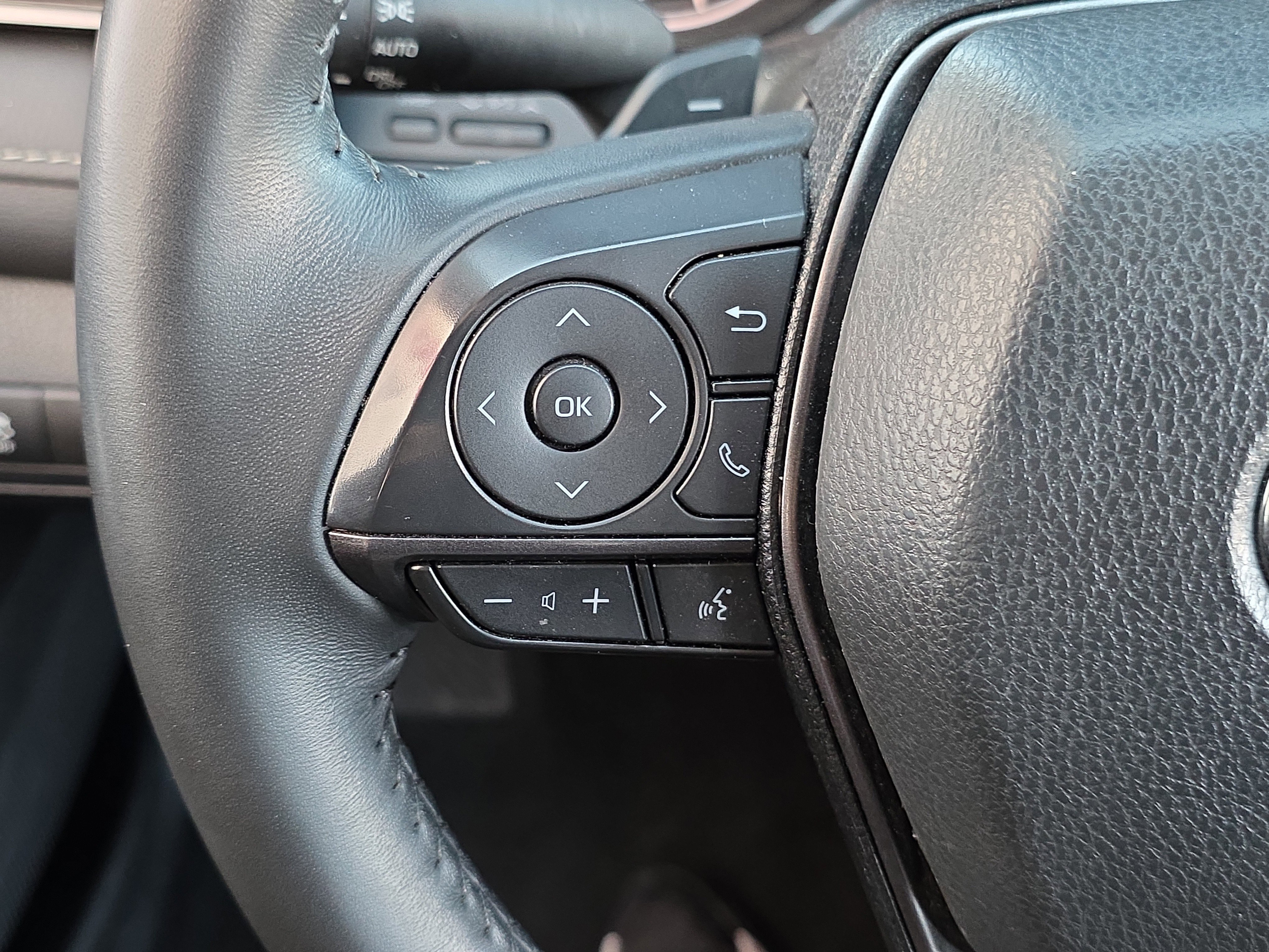 Used 2024 Toyota Camry SE w/ Convenience Package image 15