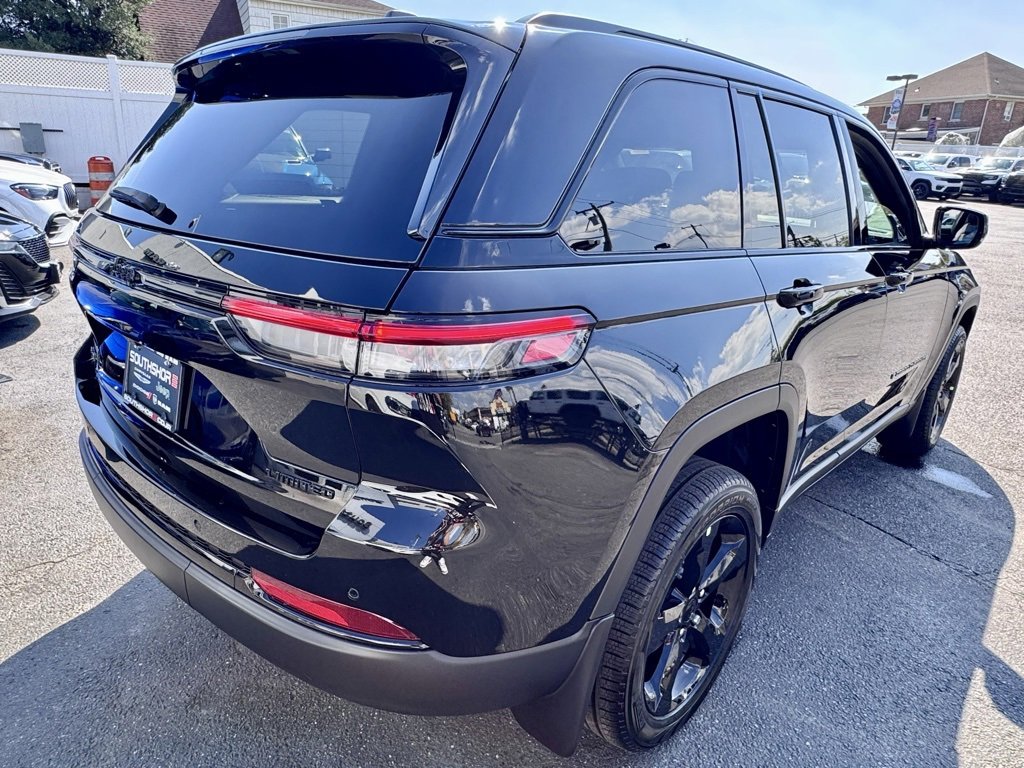 New 2025 Jeep Grand Cherokee Limited w/ Black Appearance Package image 7