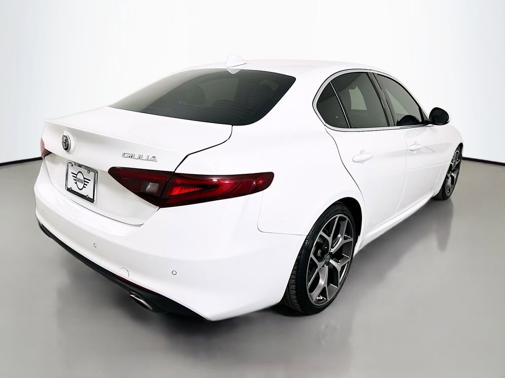 Used 2019 Alfa Romeo Giulia image 5