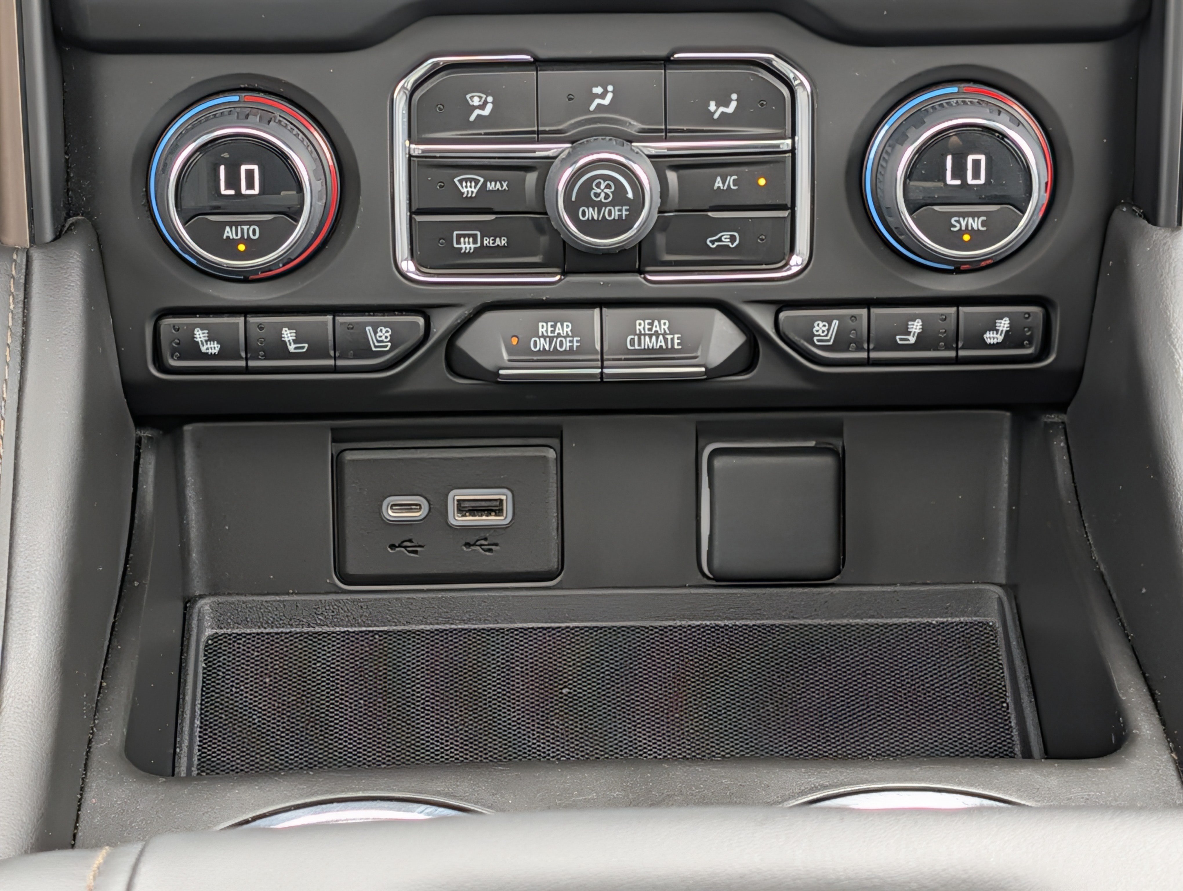 Used 2023 Chevrolet Suburban High Country w/ LPO, Illumination Package AWD/4WD image 27
