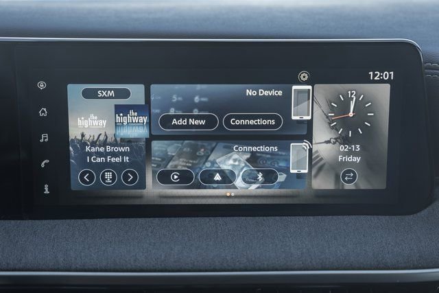 Used 2025 Nissan Kicks SV image 29