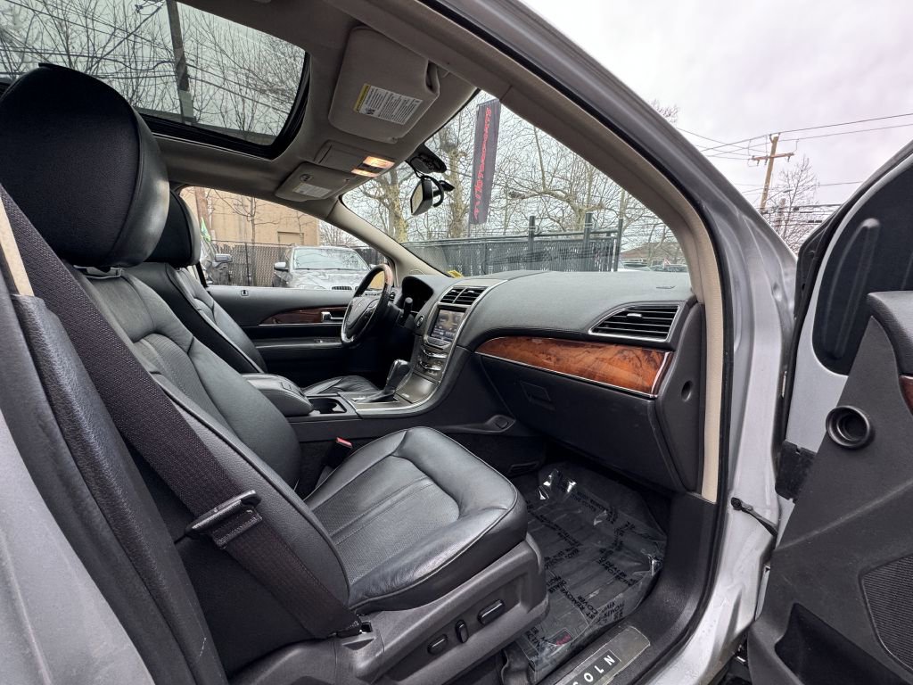 Used 2012 Lincoln MKX AWD image 17