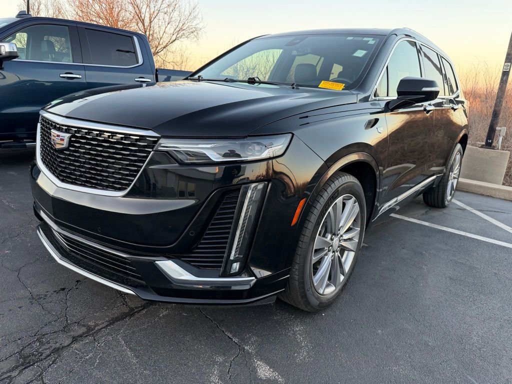 Used 2023 Cadillac XT6 Premium Luxury image 2