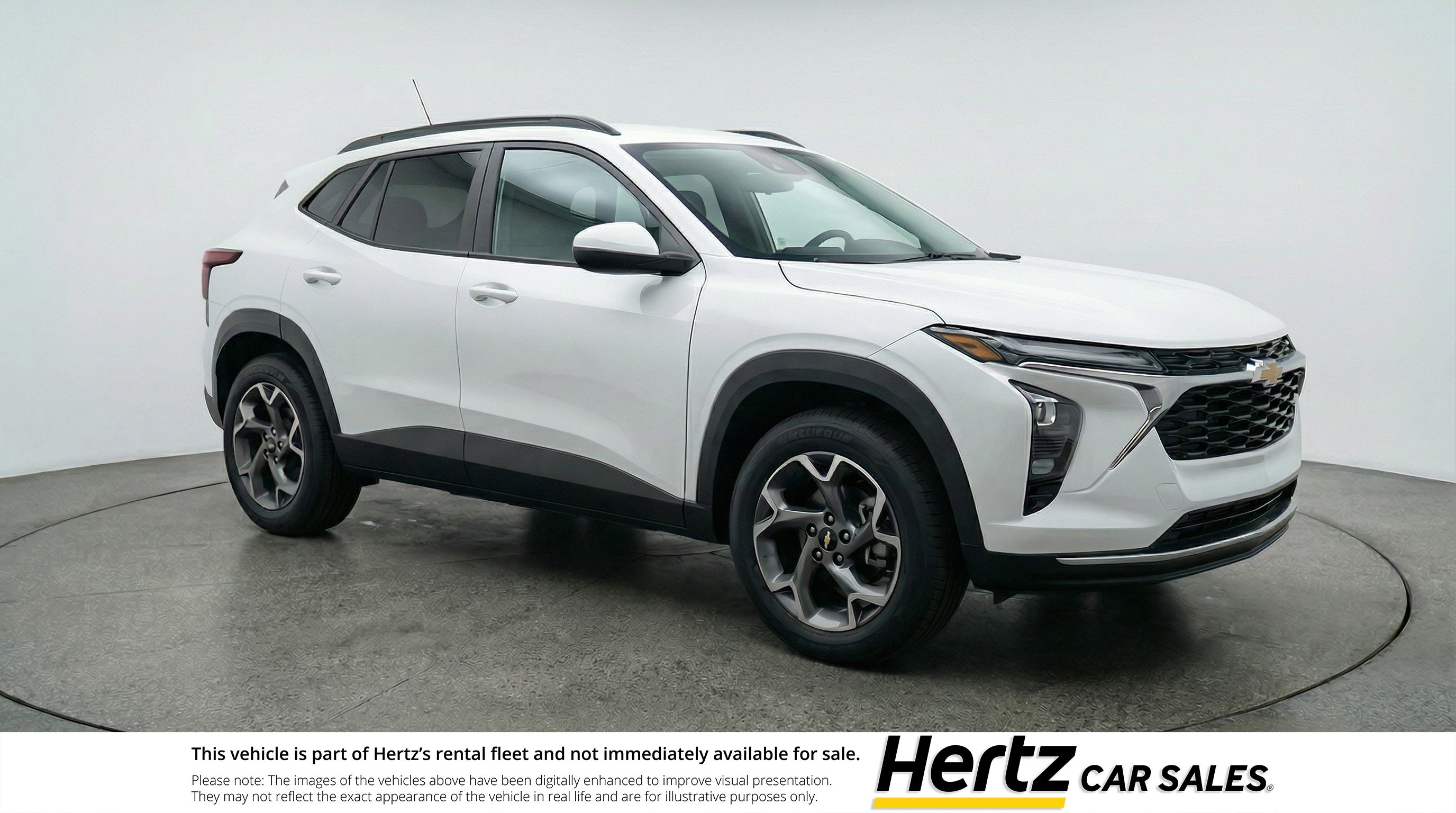 Used 2025 Chevrolet Trax LT FWD image 1