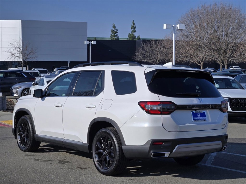 New 2025 Honda Pilot Touring image 6