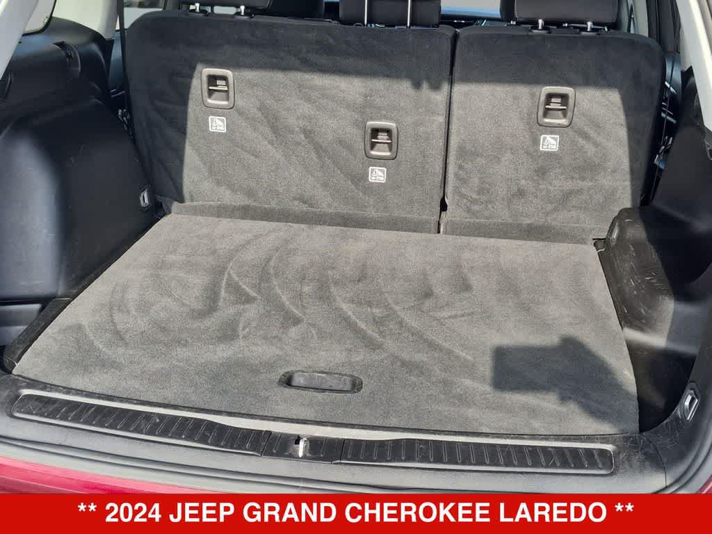 Used 2024 Jeep Grand Cherokee Laredo RWD image 31