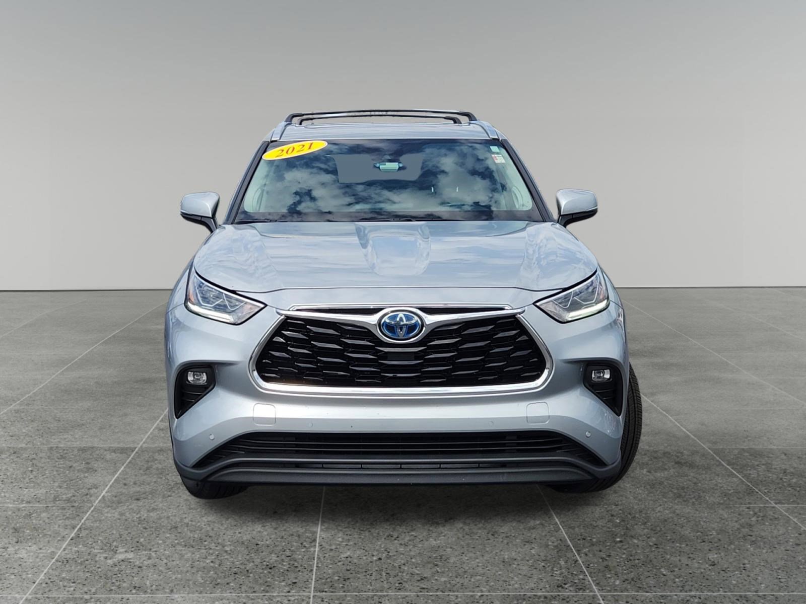 Certified 2021 Toyota Highlander Limited AWD/4WD image 2