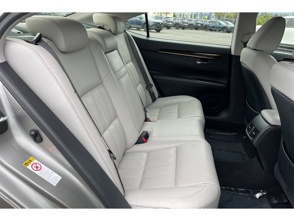 Used 2017 Lexus ES 300h image 18