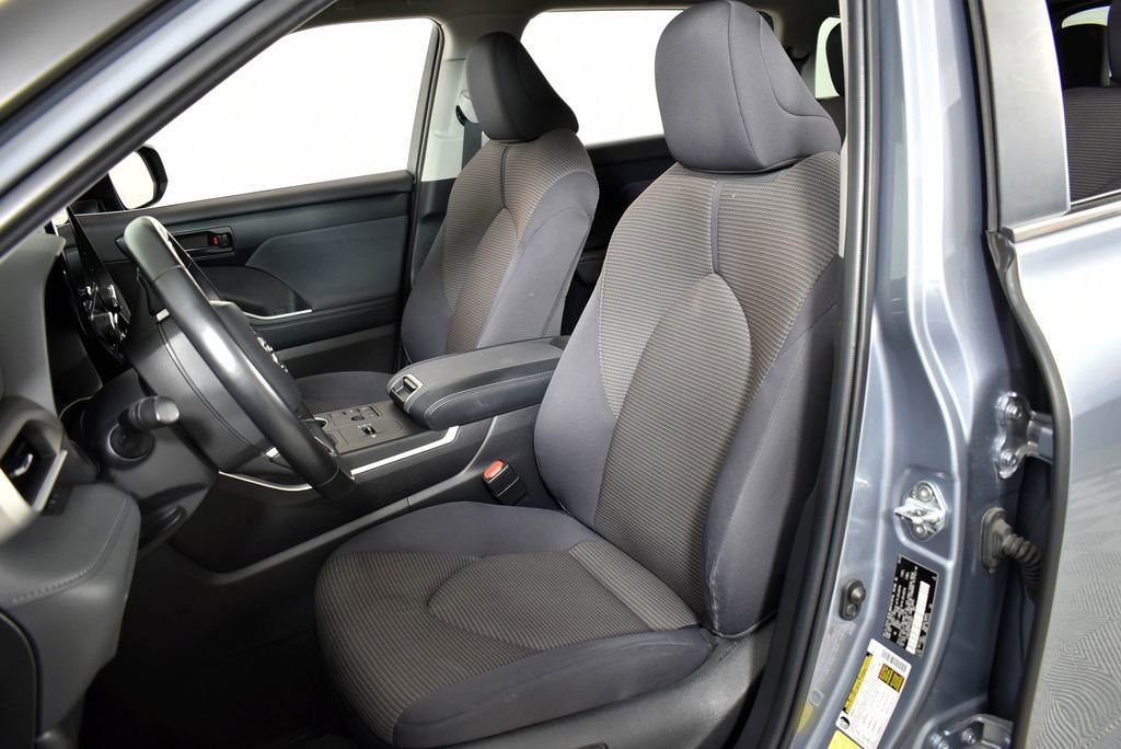 Used 2023 Toyota Highlander LE image 9