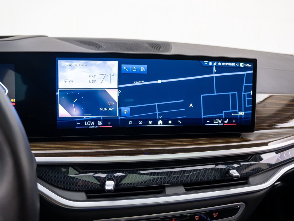 Used 2024 BMW X7 xDrive40i w/ Parking Assistance Package AWD/4WD image 28