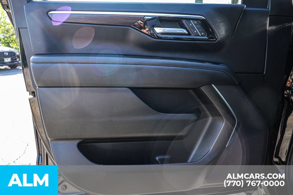 Used 2025 Chevrolet Tahoe LT AWD/4WD image 46