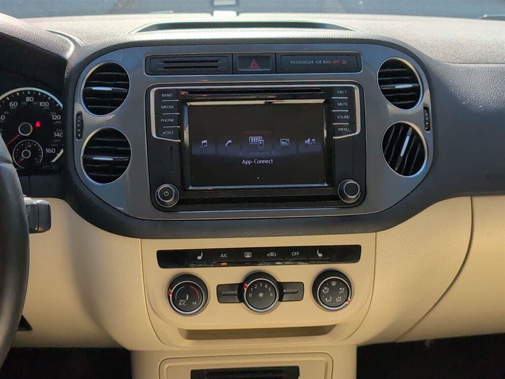 Used 2017 Volkswagen Tiguan S FWD image 11