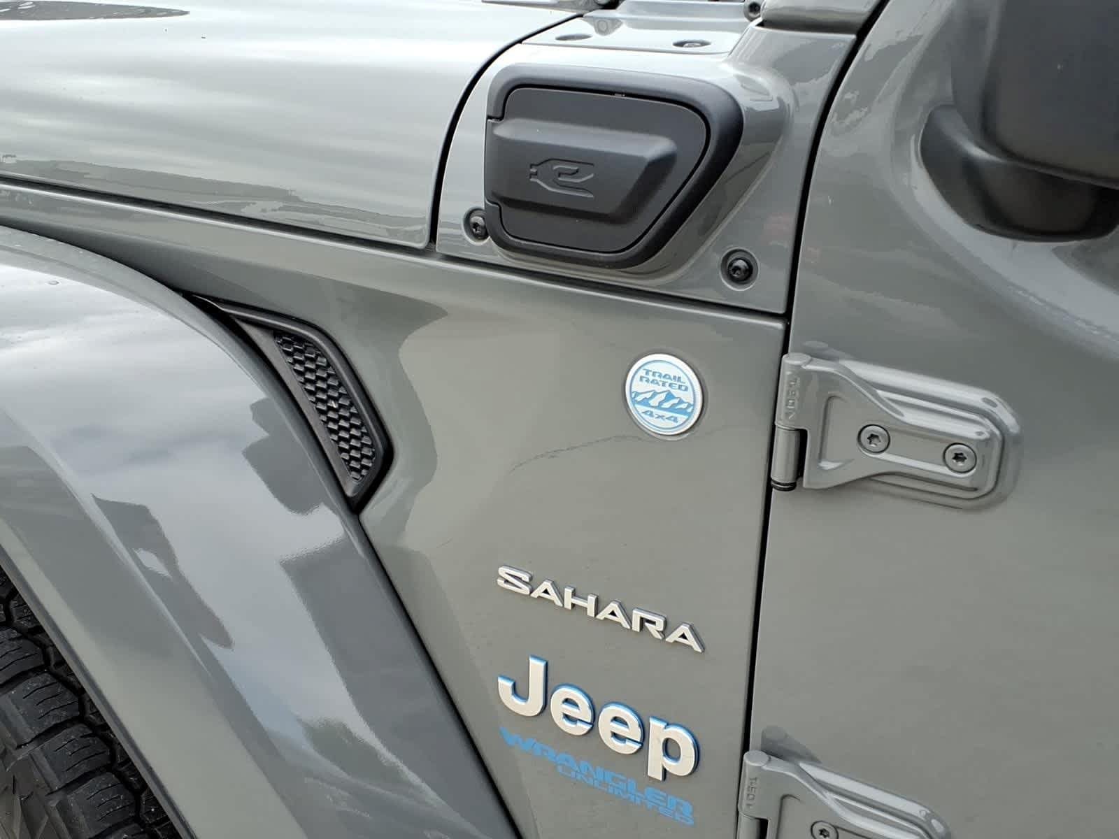 Used 2022 Jeep Wrangler Unlimited Sahara w/ Cold Weather Group AWD/4WD image 12