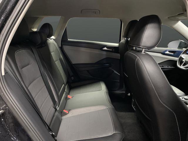 Used 2023 Volkswagen Taos SE image 27