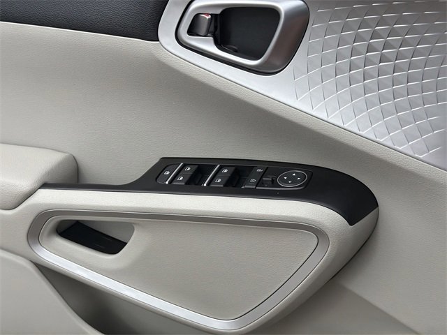 Used 2025 Kia Soul LX image 33